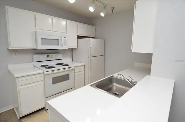$1,400 | 10263 Gandy Boulevard North, Unit 305, St. Petersburg, FL 33702