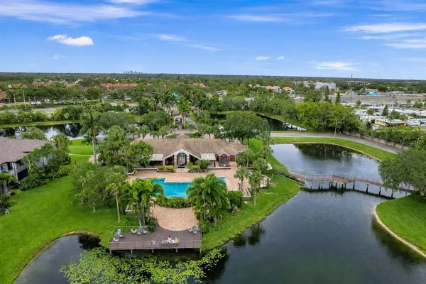$1,400 | 10263 Gandy Boulevard North, Unit 305, St. Petersburg, FL 33702
