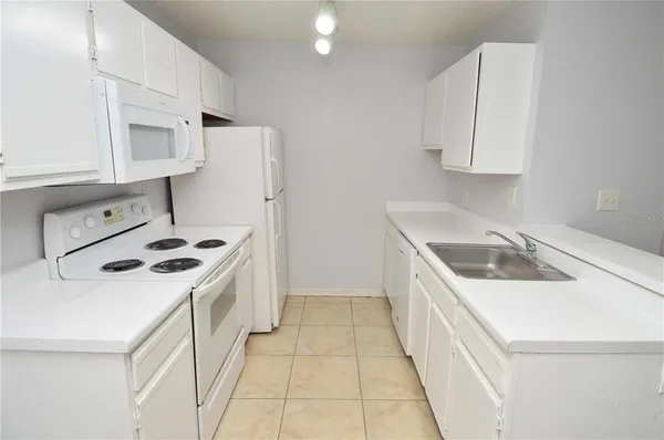 $1,400 | 10263 Gandy Boulevard North, Unit 305, St. Petersburg, FL 33702