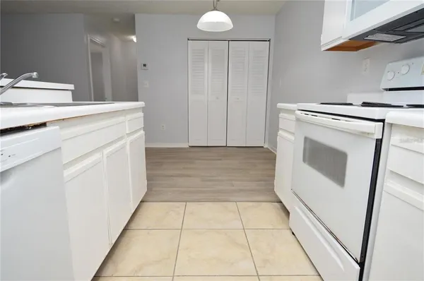 $1,400 | 10263 Gandy Boulevard North, Unit 305, St. Petersburg, FL 33702