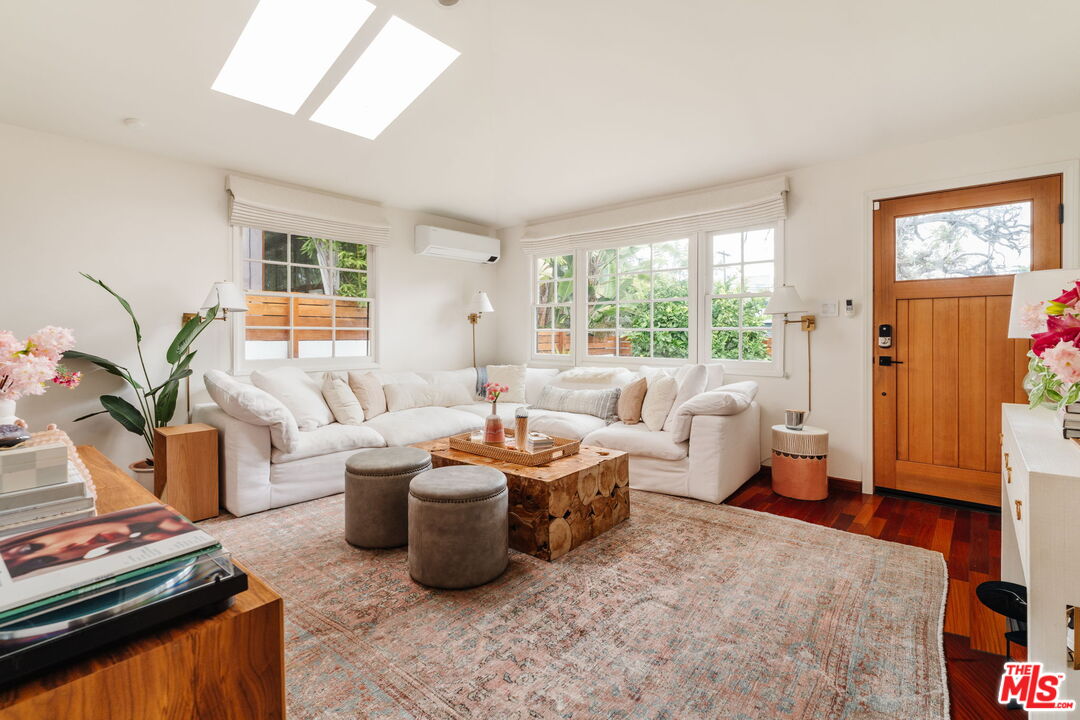 2433 Wilson Avenue Venice, CA 90291 - Photo 4 of 26