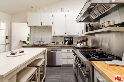 $2,400,000 | 2433 Wilson Avenue, Venice, CA 90291