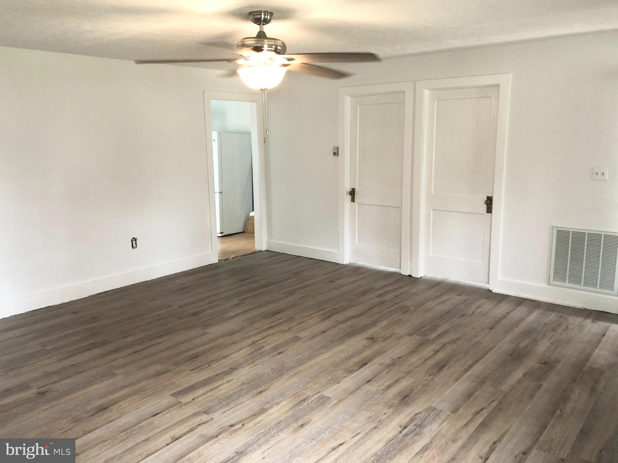 38150 Beach Road Coltons Point, MD 20626 - Photo 5 of 32 Spacious living room