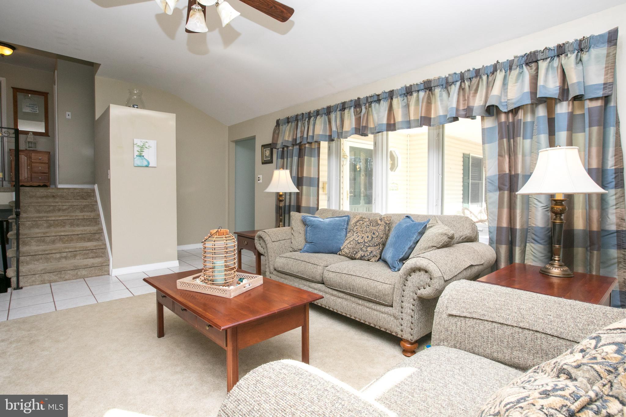 68 Winding Way Road Stratford, NJ 08084 - Photo 9 of 32 living room