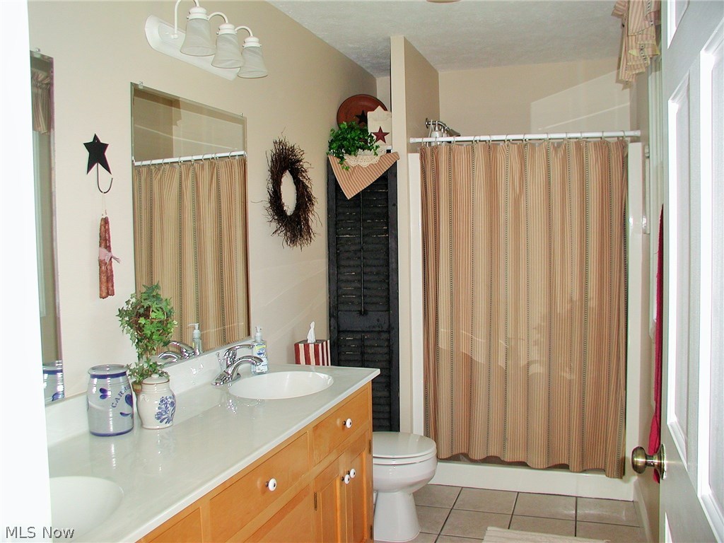 3020 Explorer Road Southwest Carrollton, OH 44615 - Photo 7 of 23 Master Bath