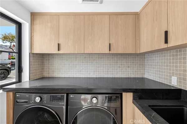 $11,995 | 700 1/2 Iris Avenue, Corona del Mar, CA 92625