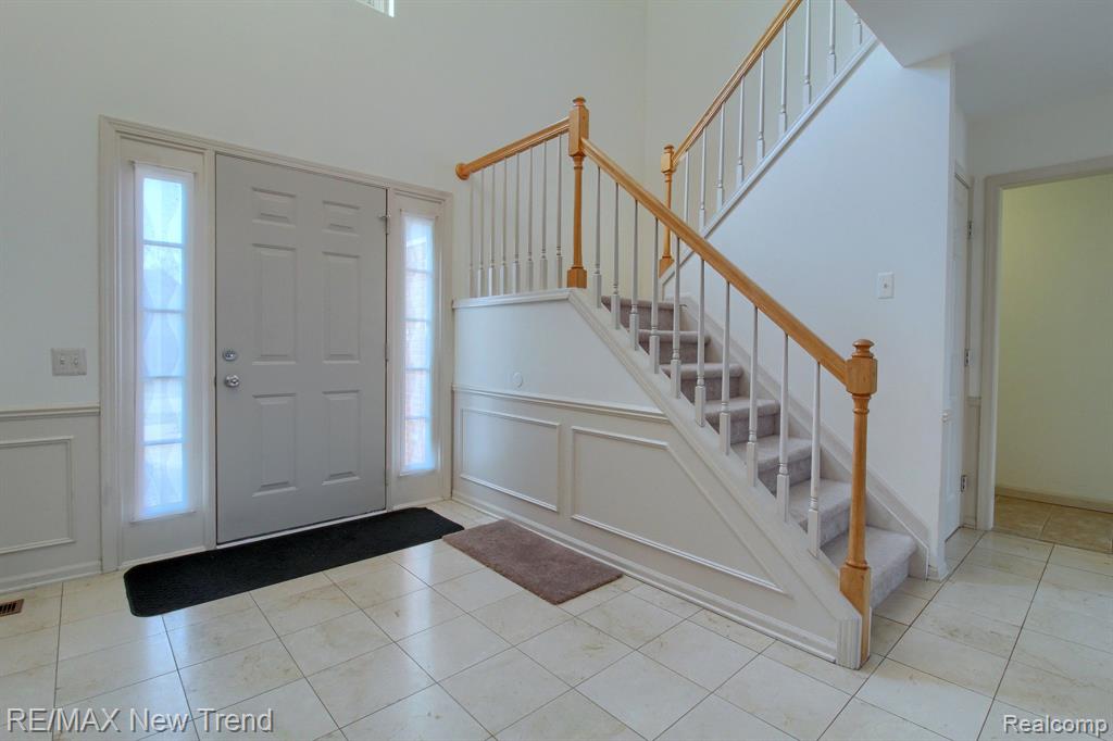45331 Courtview Trail Novi, MI 48375 - Photo 3 of 30