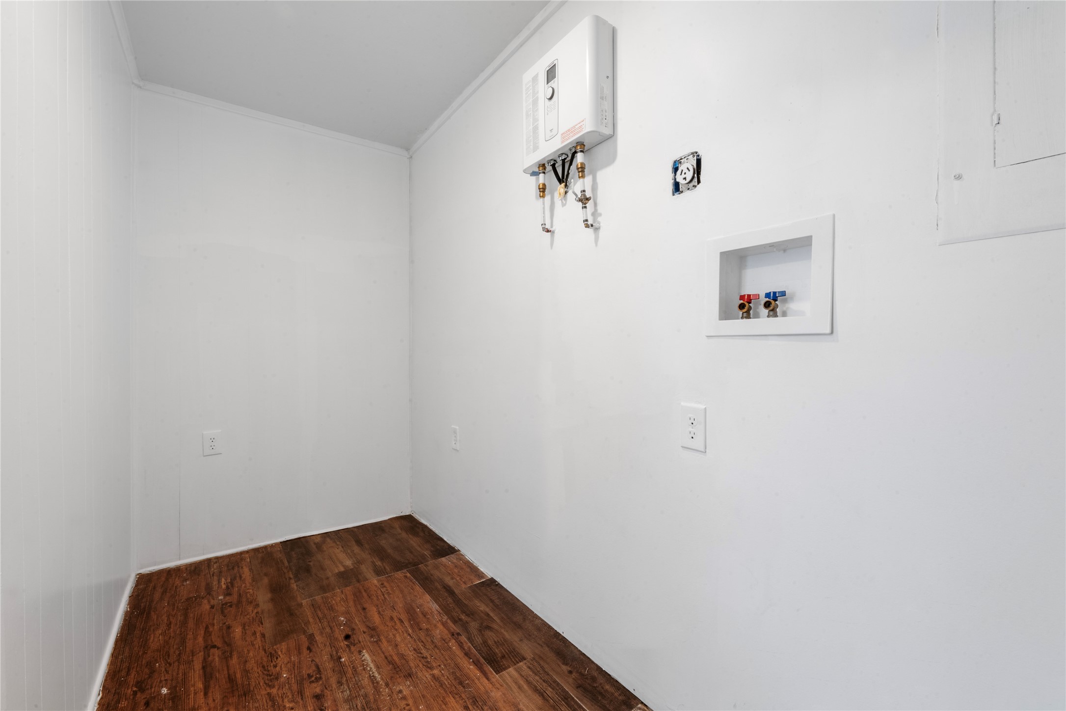 139 Holly Ridge Onalaska, TX 77360 - Photo 14 of 23 a view of a hallway with a window