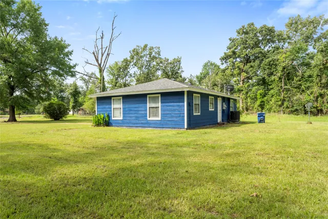 a house view with a outdoor space