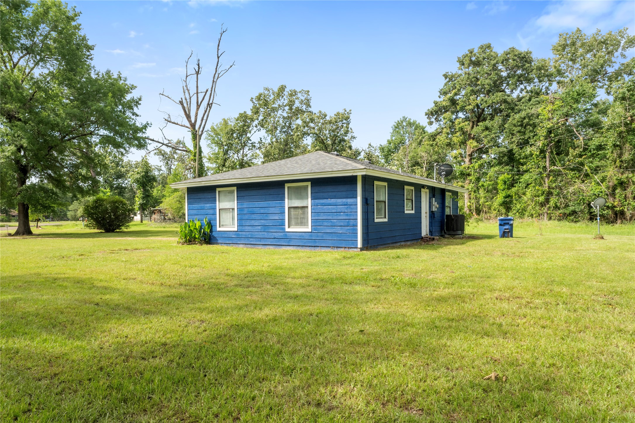 139 Holly Ridge Onalaska, TX 77360 - Photo 3 of 23 a house view with a outdoor space