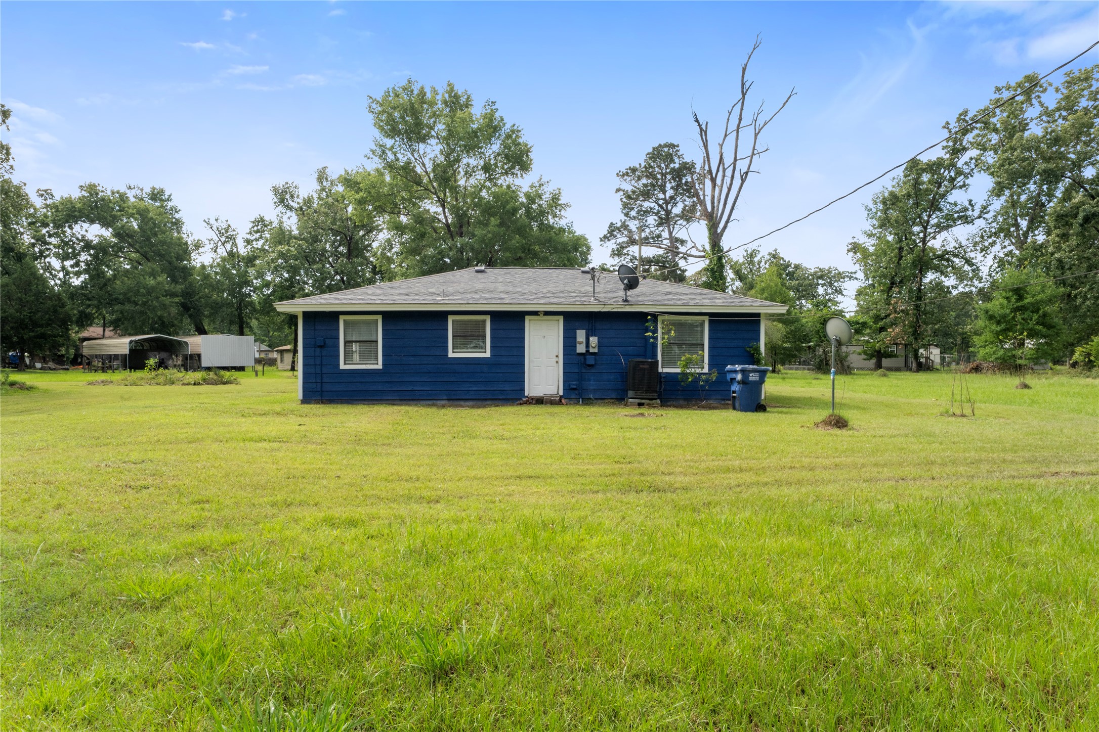 139 Holly Ridge Onalaska, TX 77360 - Photo 4 of 23 a front view of a house with a garden