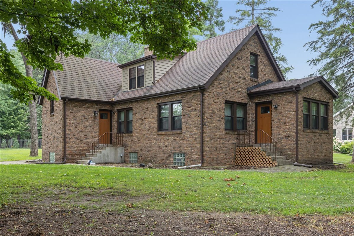 9048 Maple Avenue Burr Ridge, IL 60527 - Photo 1 of 14 Gallery Image 1