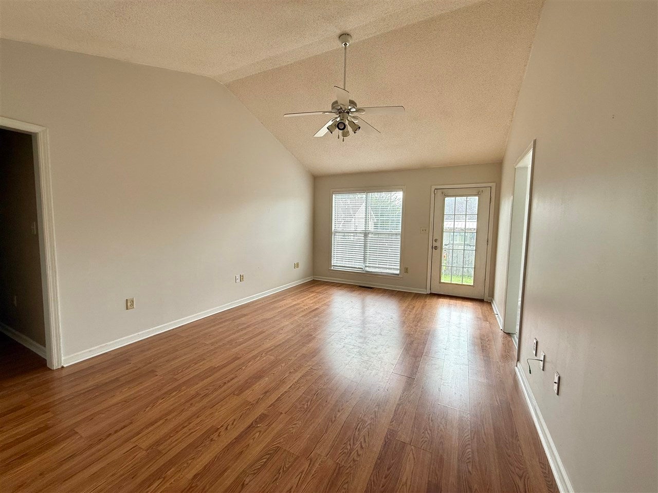1304 Miller Pond Road Franklin, KY 42134 - Photo 3 of 19 Gallery Image 3