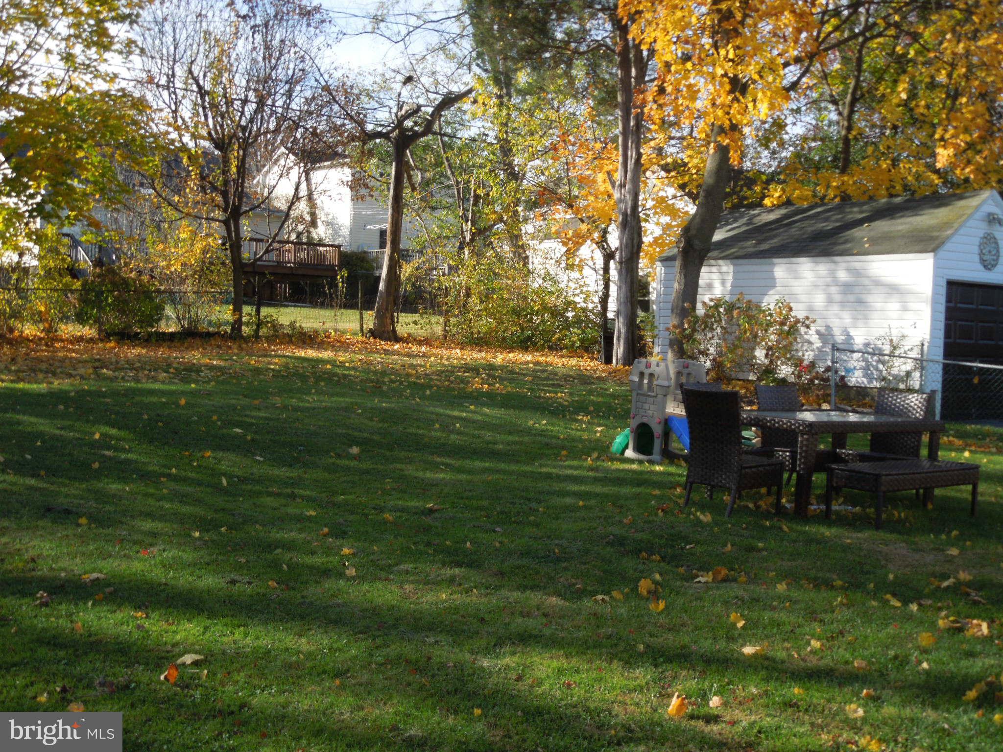 47 Cinder Road Lutherville-Timonium, MD 21093 - Photo 4 of 17 Lovely yard!