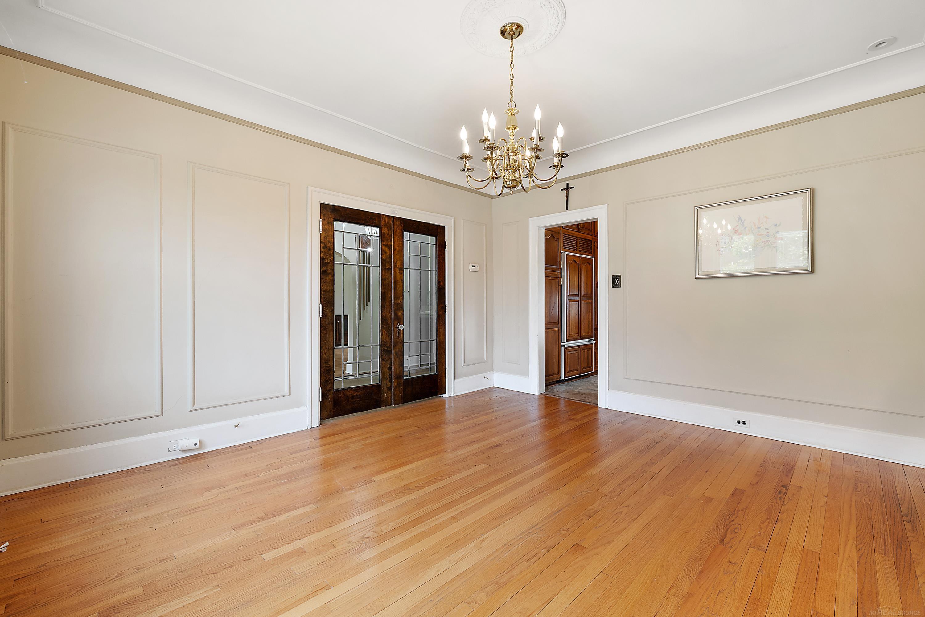 1371 Bedford Road Grosse Pointe, MI 48230 - Photo 12 of 44 50124154-13.JPG