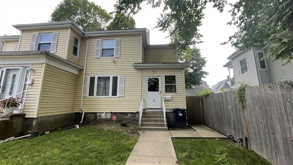 a view of a house with a yard