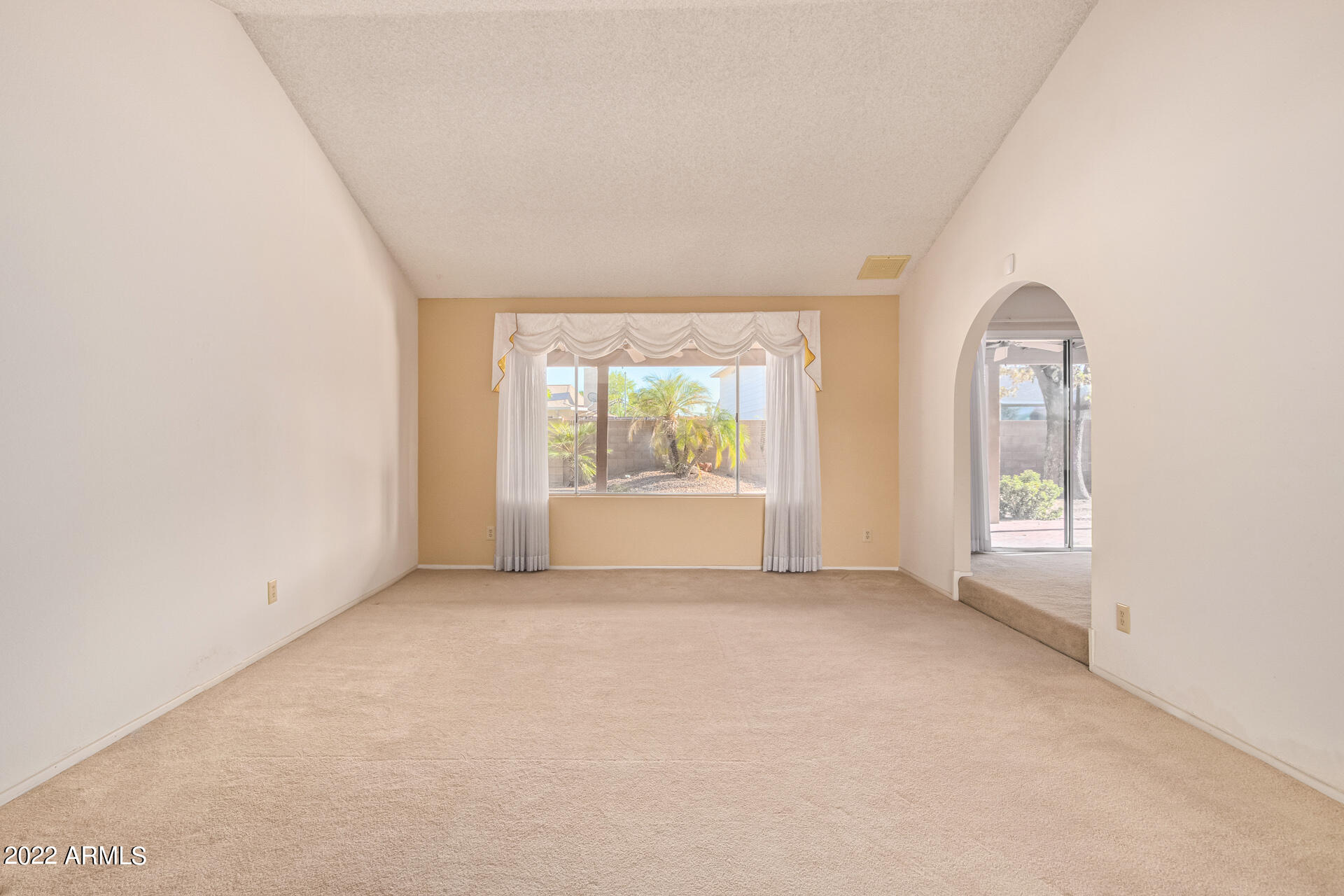 2439 West Hearn Road Phoenix, AZ 85023 - Photo 13 of 66 LV_BkYd_Hearn