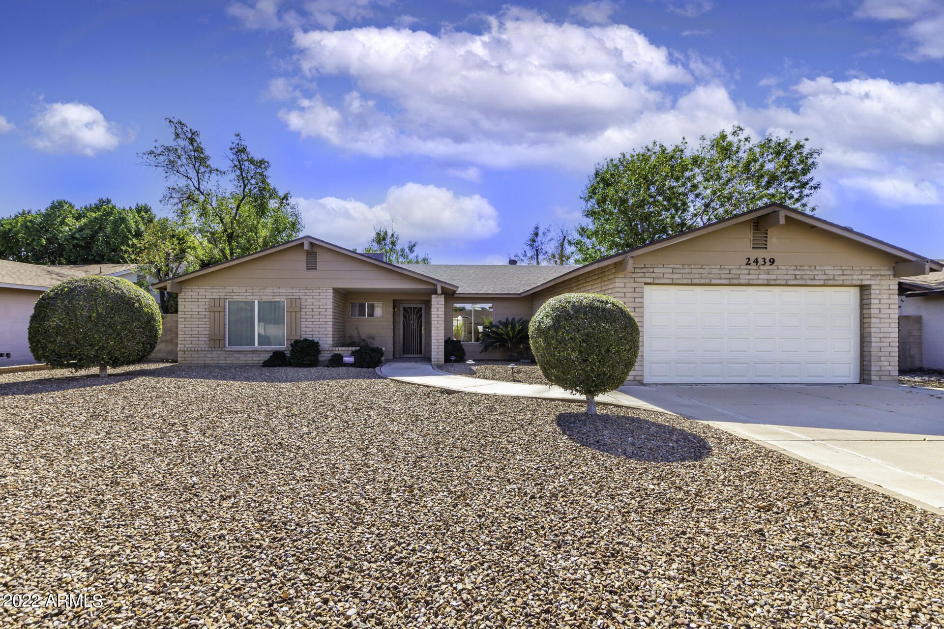 2439 West Hearn Road Phoenix, AZ 85023 - Photo 4 of 66 Front_Hearn copy