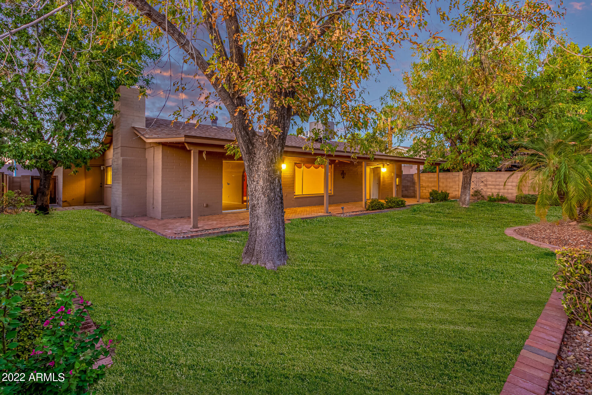 2439 West Hearn Road Phoenix, AZ 85023 - Photo 45 of 66 BACKYARD_left