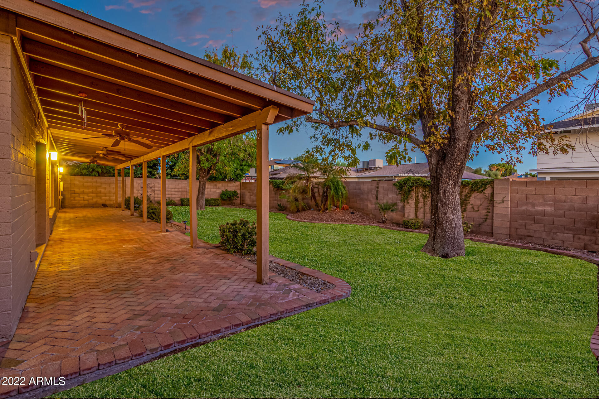 2439 West Hearn Road Phoenix, AZ 85023 - Photo 46 of 66 backyard_SIDE