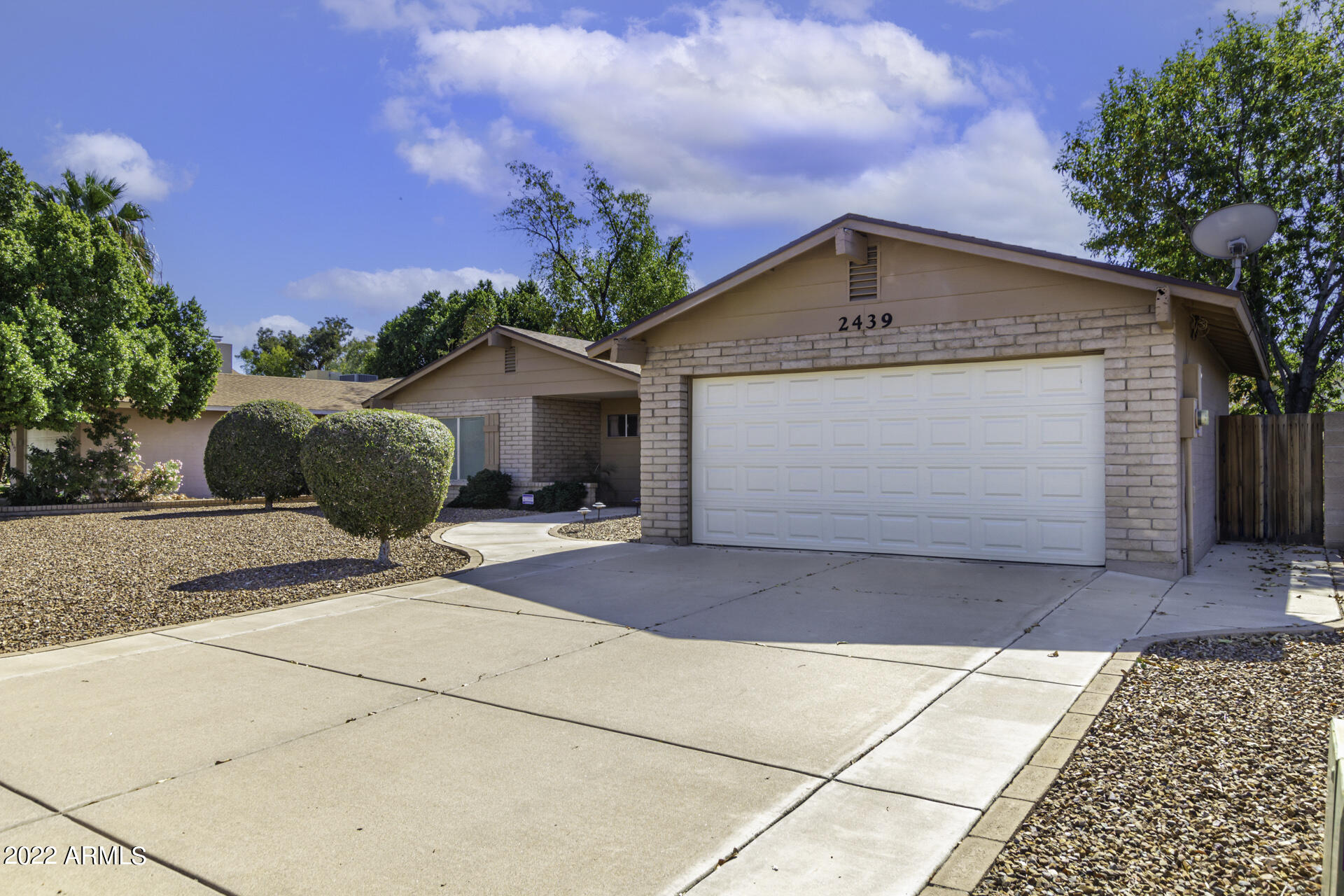 2439 West Hearn Road Phoenix, AZ 85023 - Photo 6 of 66 frontangle