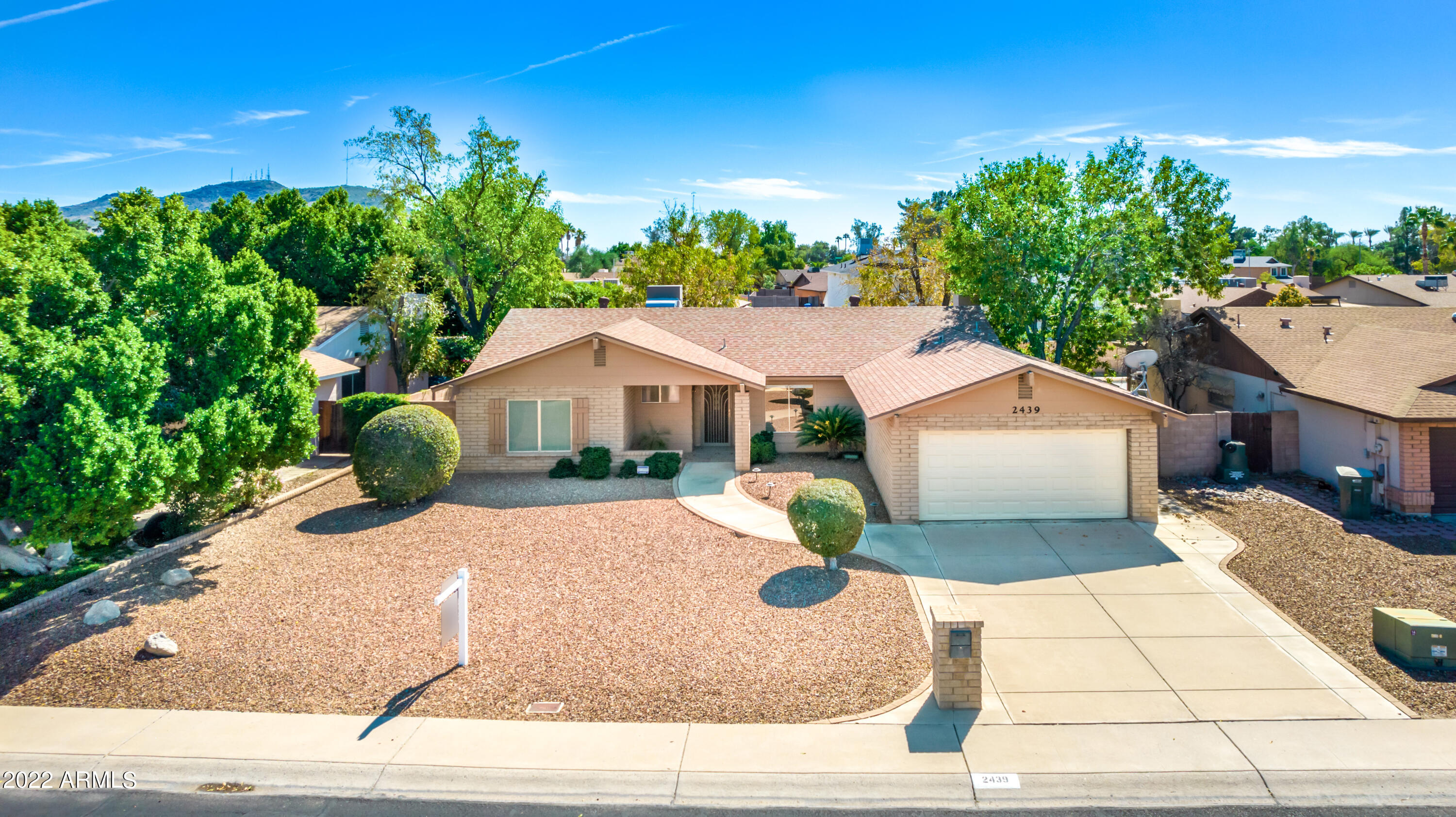 2439 West Hearn Road Phoenix, AZ 85023 - Photo 8 of 66 01 - Hearn-4
