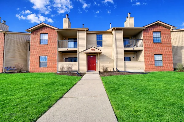 $2,250 | 1955 North Hicks Road, Unit 105, Palatine, IL 60074