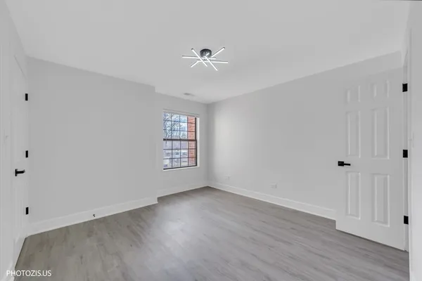 $2,250 | 1955 North Hicks Road, Unit 105, Palatine, IL 60074