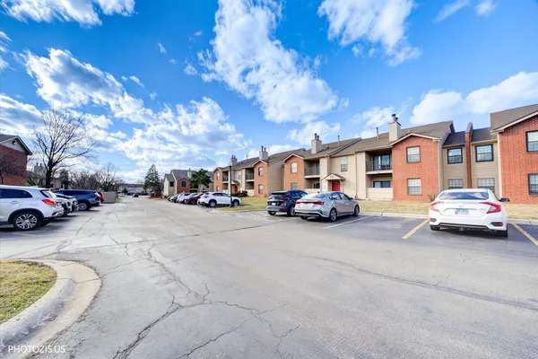 $2,250 | 1955 North Hicks Road, Unit 105, Palatine, IL 60074