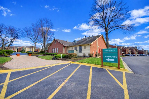 $2,250 | 1955 North Hicks Road, Unit 105, Palatine, IL 60074