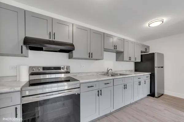 $2,250 | 1955 North Hicks Road, Unit 105, Palatine, IL 60074