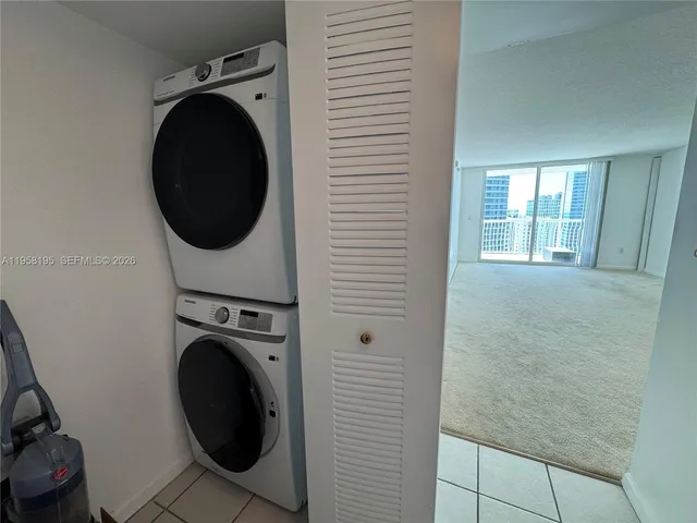 $2,599 | 1200 Brickell Bay Drive, Unit 3405, Miami, FL 33131