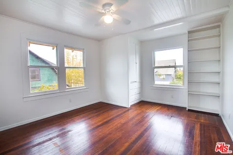 $2,195,000 | 105 Park Place, Venice, CA 90291