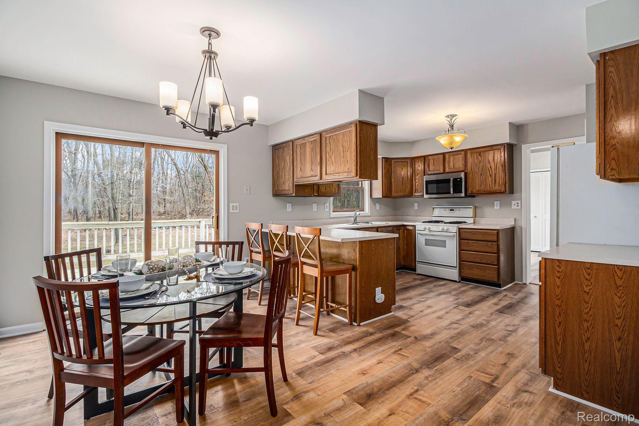 2552 Bowen Road Howell, MI 48855 - Photo 8 of 31 Dining area.