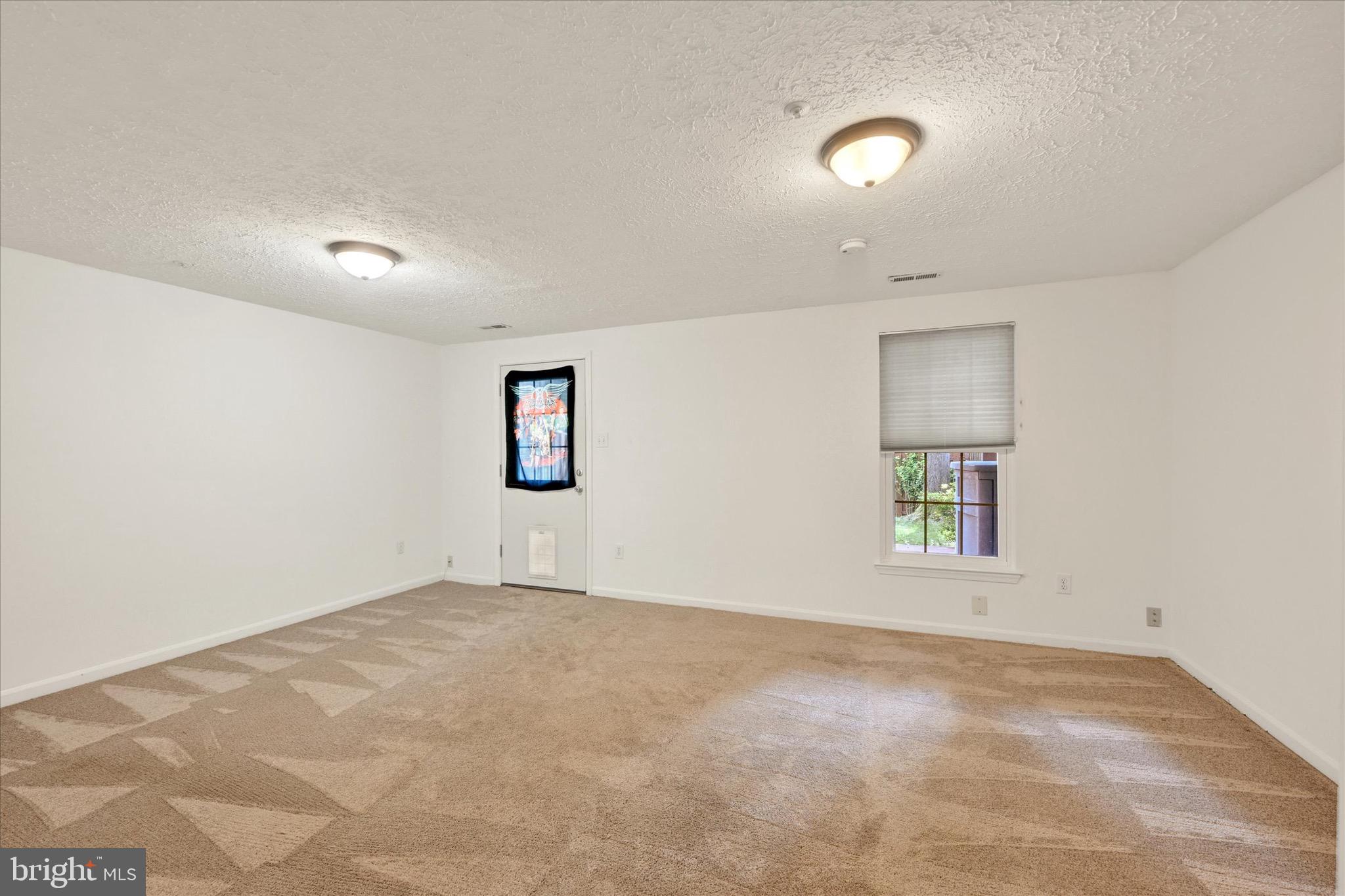 6119 Starburn Path Columbia, MD 21045 - Photo 20 of 28 an empty room with windows and closet