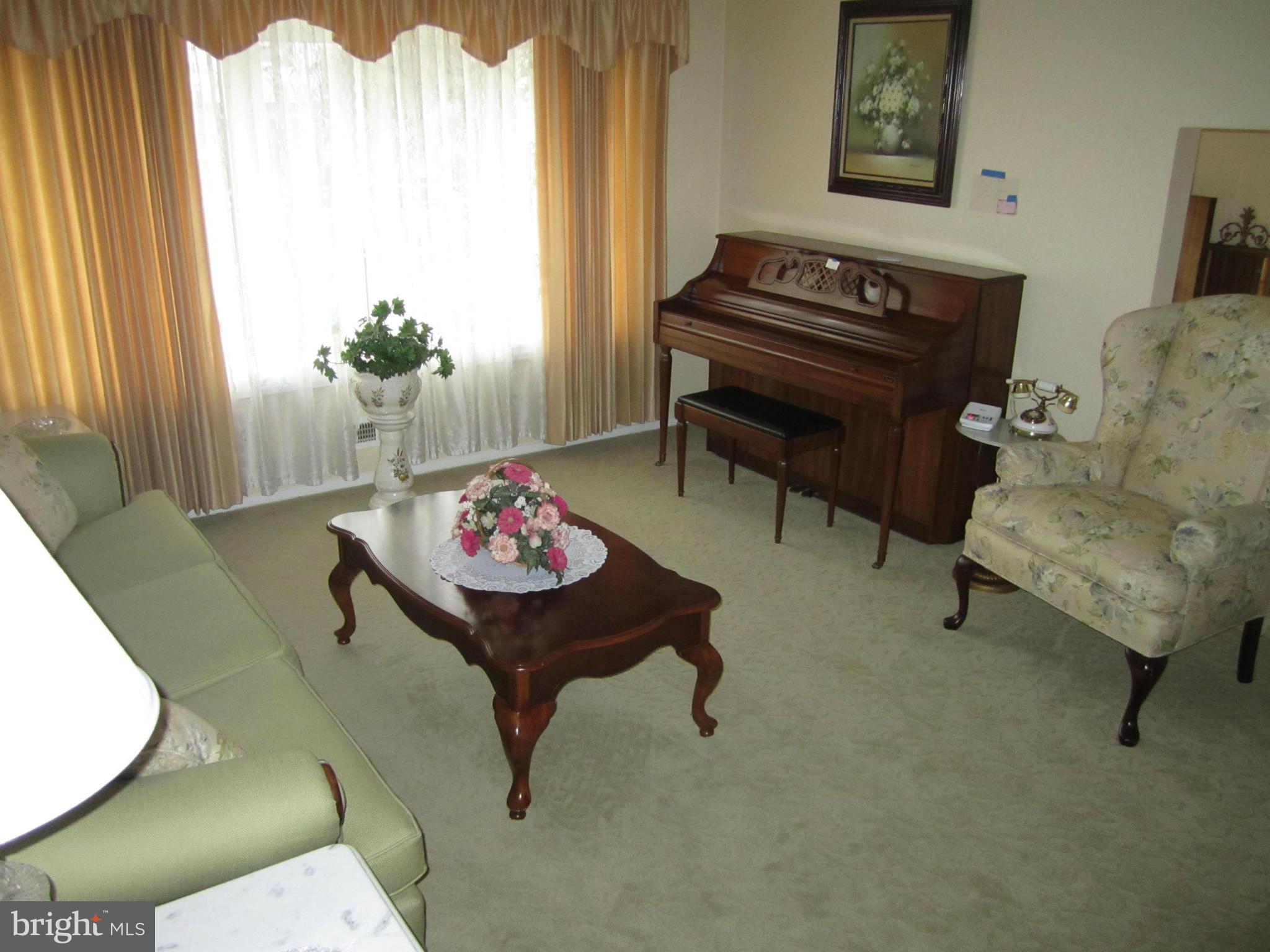 509 Sudbury Road Linthicum Heights, MD 21090 - Photo 5 of 27 Living Room