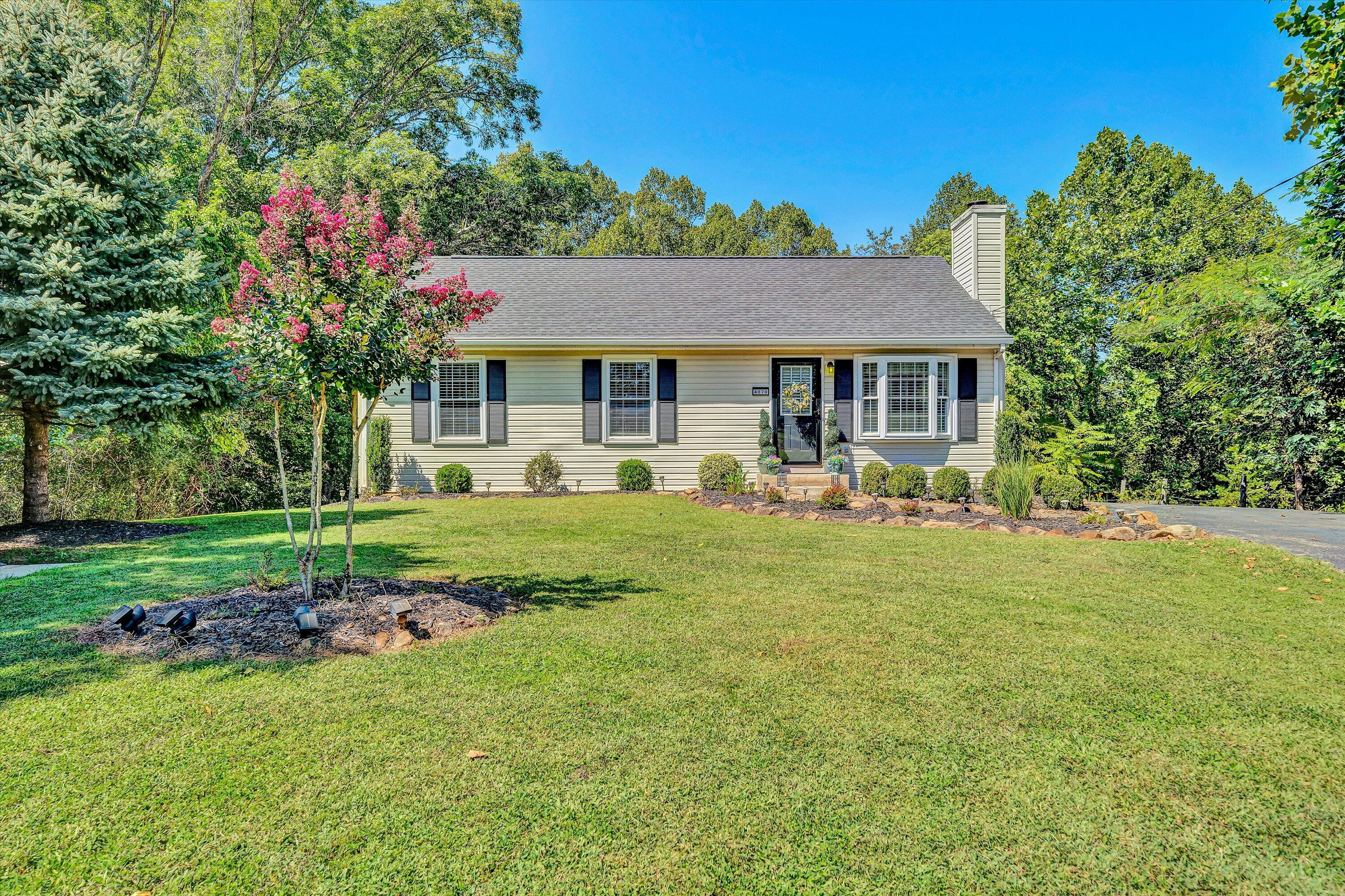 4070 Pitzer Road Roanoke, VA 24014 - Photo 2 of 25 a front view of a house with garden