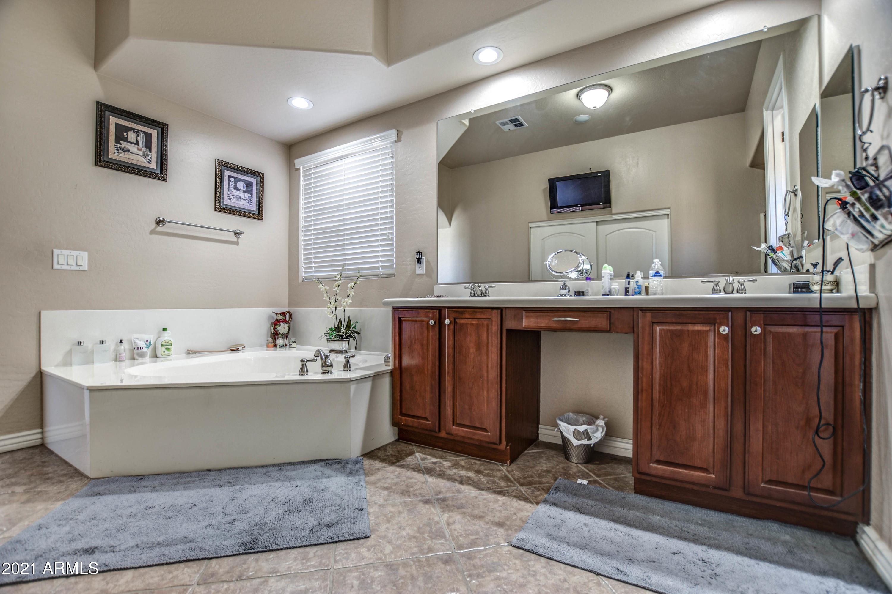 4910 West Apollo Road Laveen, AZ 85339 - Photo 23 of 28 MASTER BATH 1
