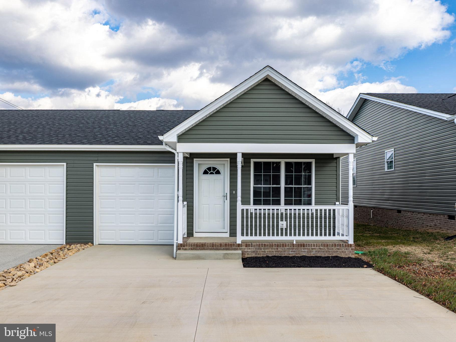 103 6th Avenue Luray, VA 22835 - Photo 2 of 58 front view of a house
