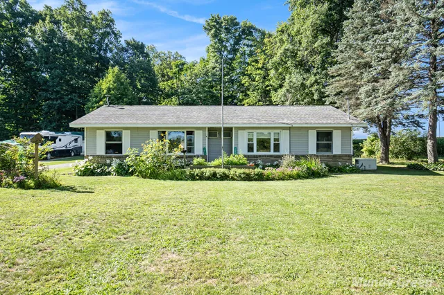 $214,000 | 1890 Coral Road Northeast, Edmore, MI 48829