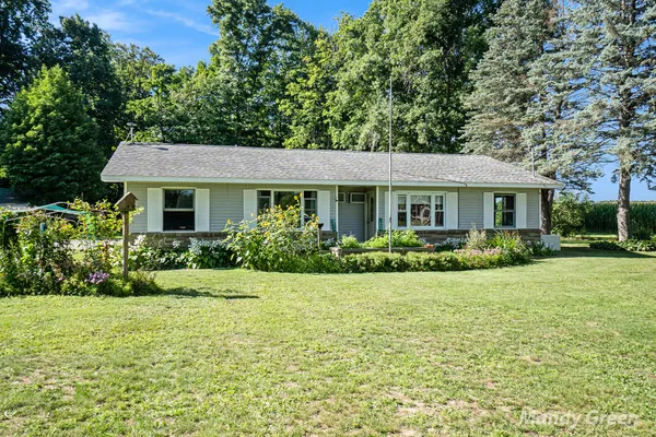 $192,000 | 1890 Coral Road Northeast, Edmore, MI 48829