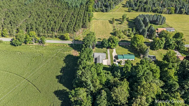 $212,999 | 1890 Coral Road Northeast, Edmore, MI 48829