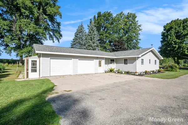 $192,000 | 1890 Coral Road Northeast, Edmore, MI 48829