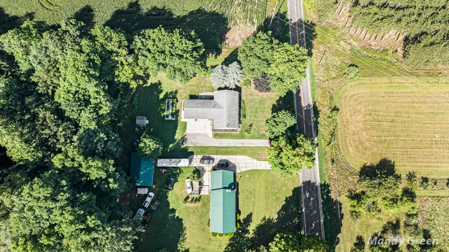$212,999 | 1890 Coral Road Northeast, Edmore, MI 48829