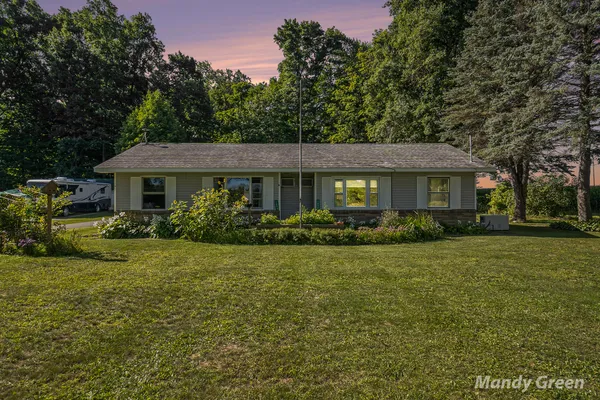 $192,000 | 1890 Coral Road Northeast, Edmore, MI 48829