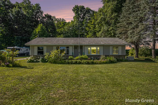 $212,999 | 1890 Coral Road Northeast, Edmore, MI 48829