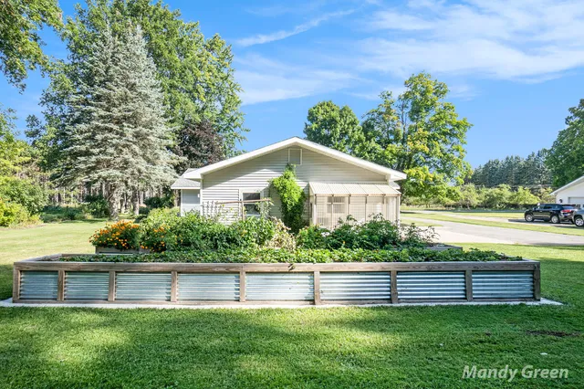 $212,999 | 1890 Coral Road Northeast, Edmore, MI 48829