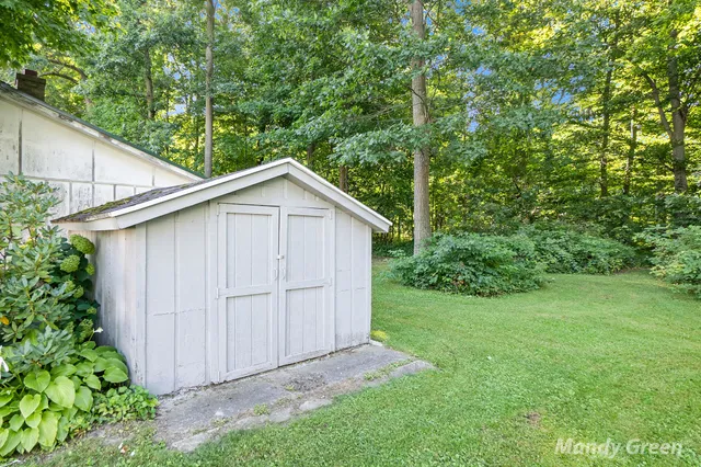 $212,999 | 1890 Coral Road Northeast, Edmore, MI 48829