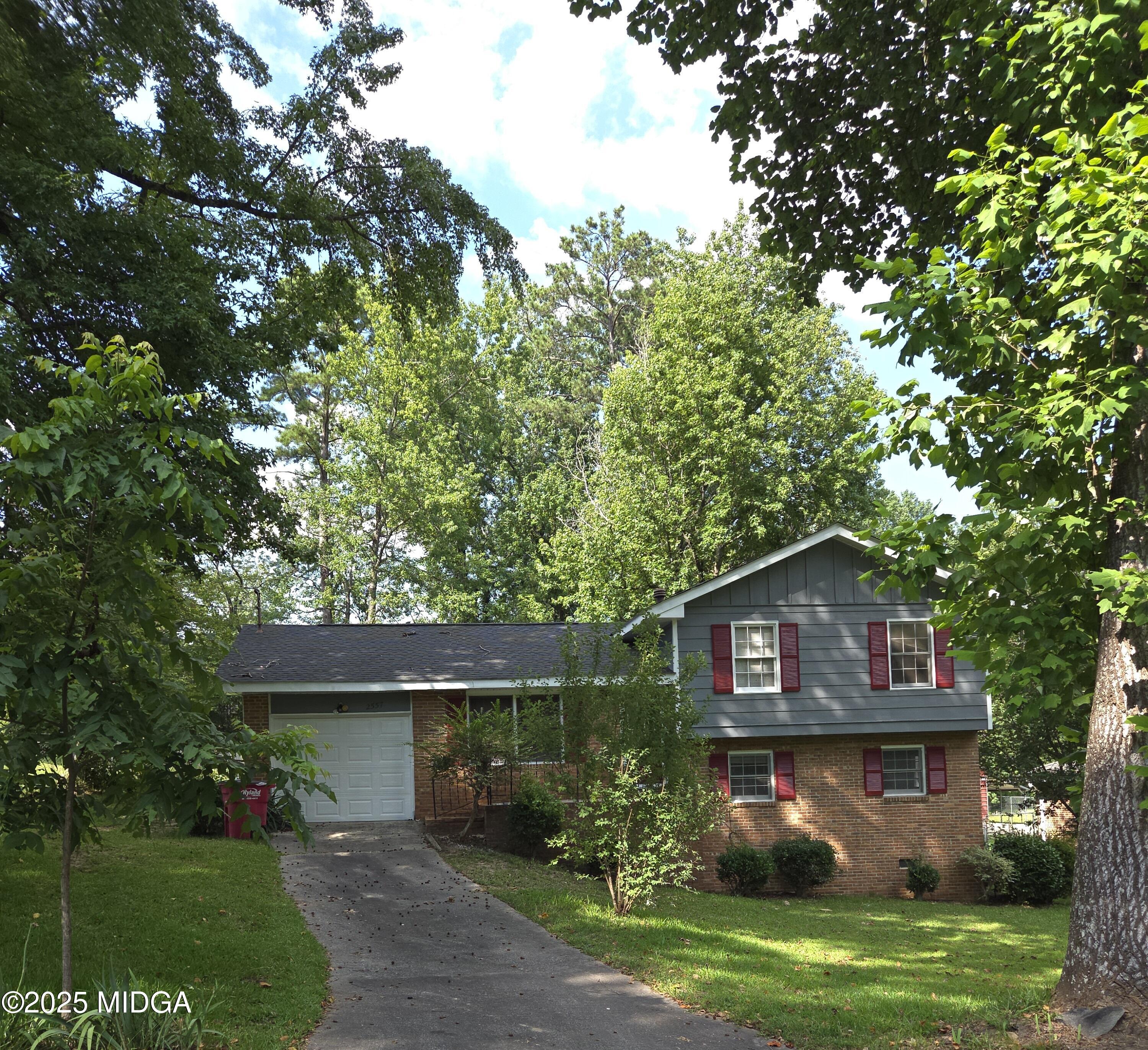 2557 Hyde Park Road Macon, GA 31211 - Photo 1 of 16 Front