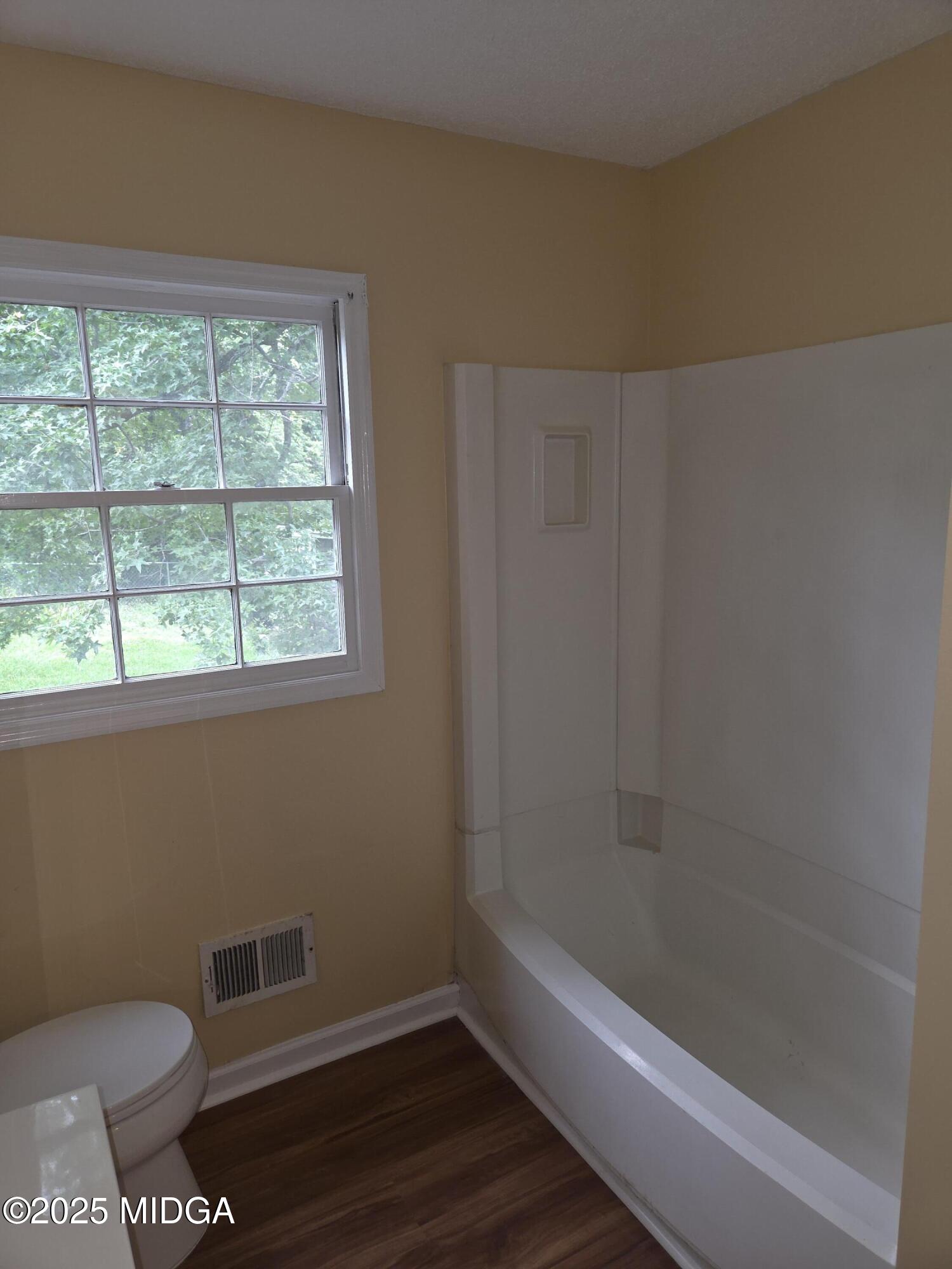 2557 Hyde Park Road Macon, GA 31211 - Photo 4 of 16 Bath 1 (2)